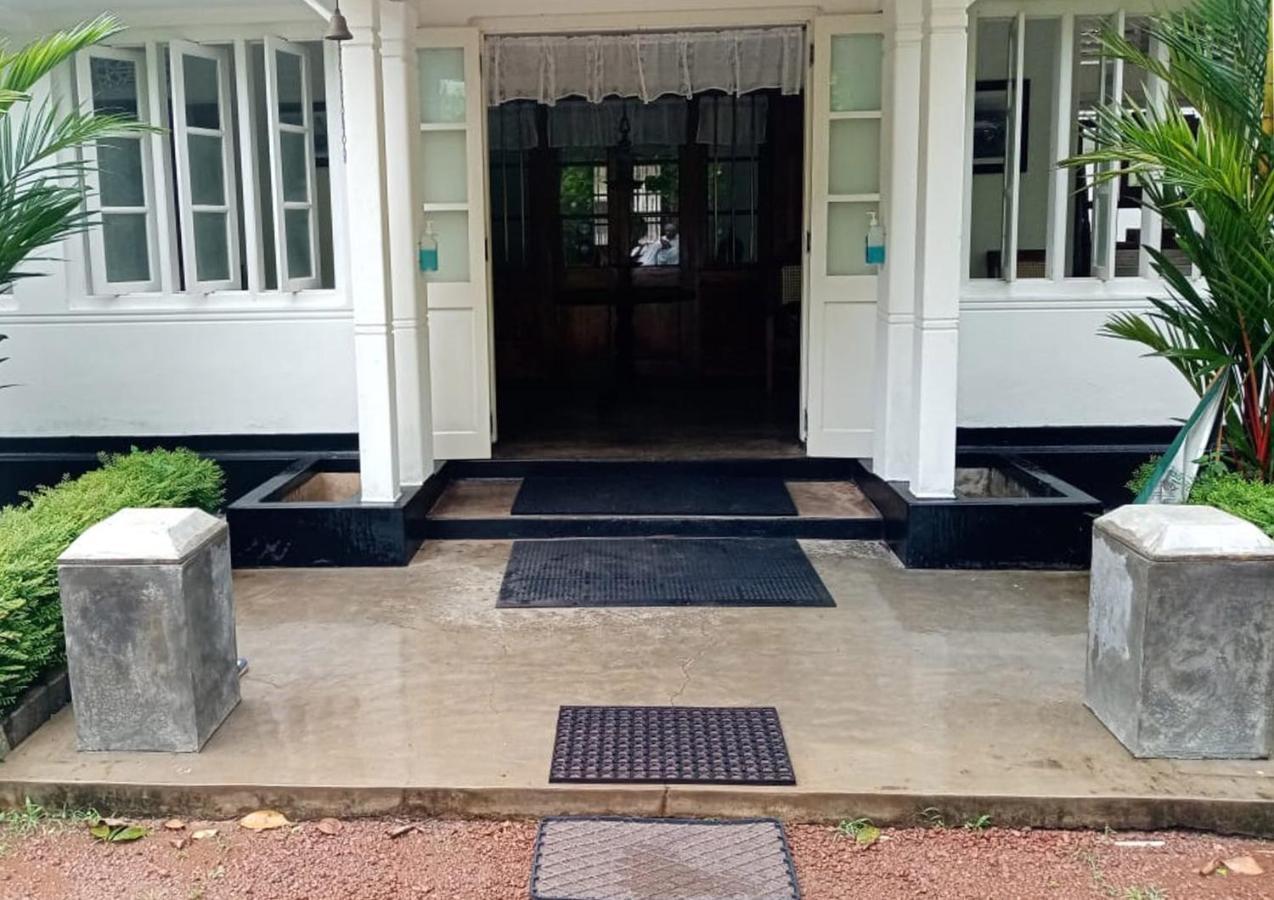 אינדורואה Village Headman'S Five Bedrooms Entire Bungalow מראה חיצוני תמונה