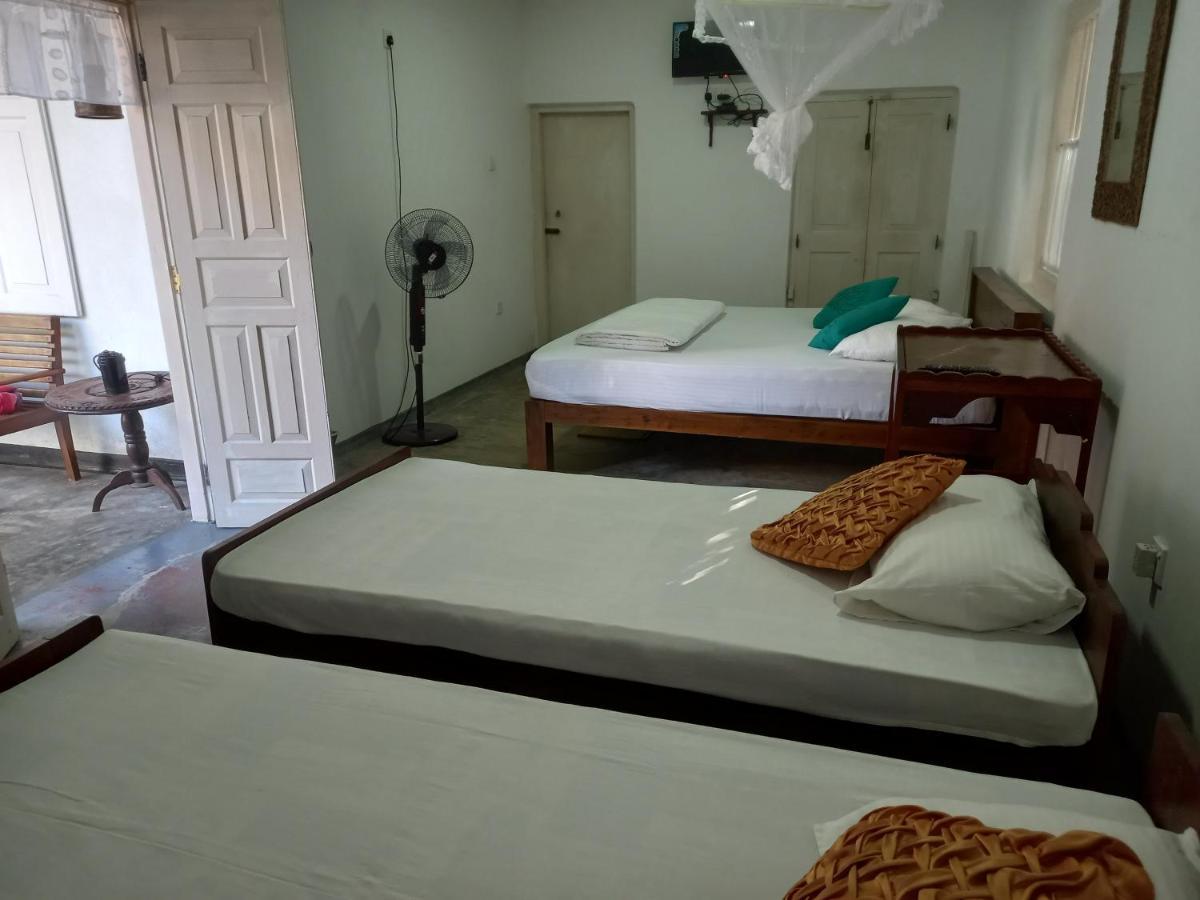 אינדורואה Village Headman'S Five Bedrooms Entire Bungalow מראה חיצוני תמונה