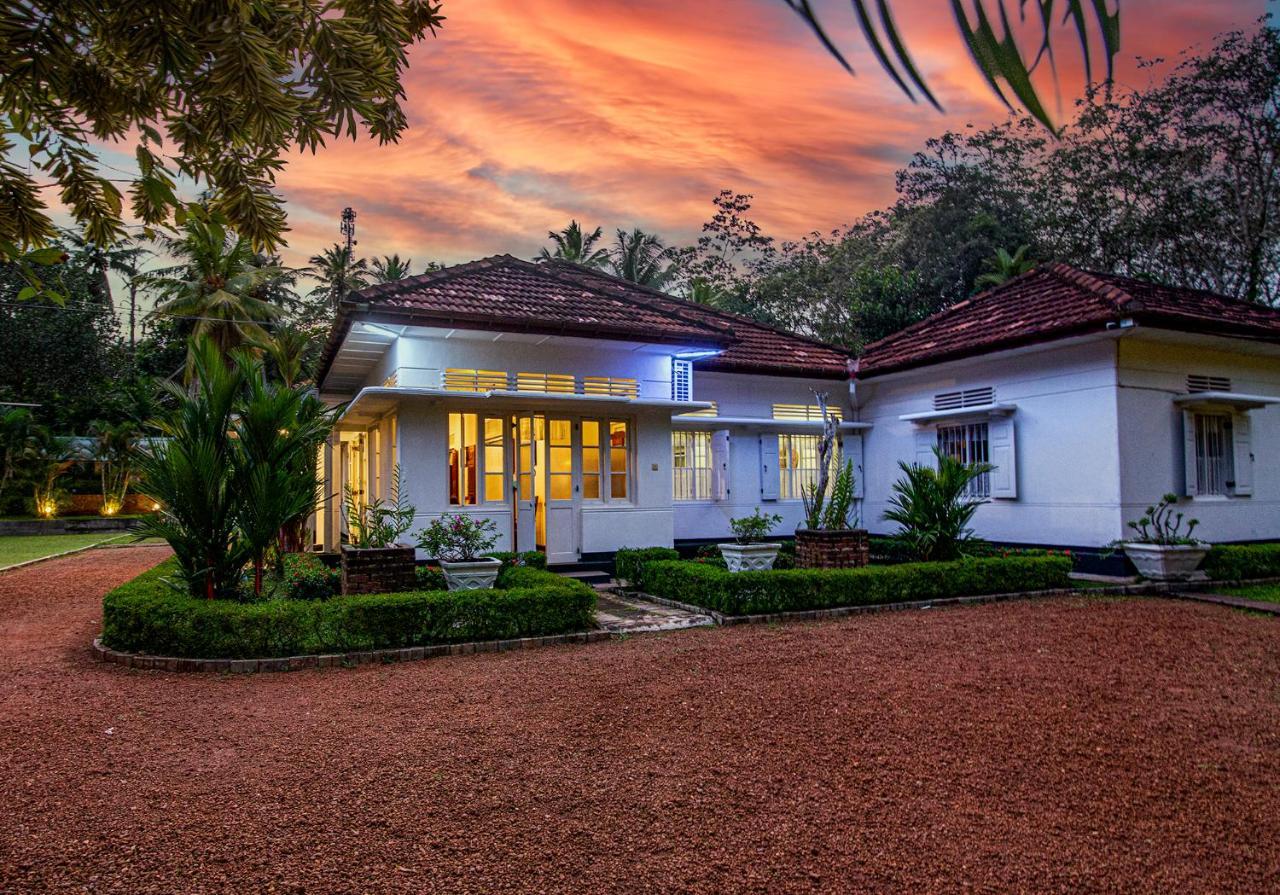 אינדורואה Village Headman'S Five Bedrooms Entire Bungalow מראה חיצוני תמונה
