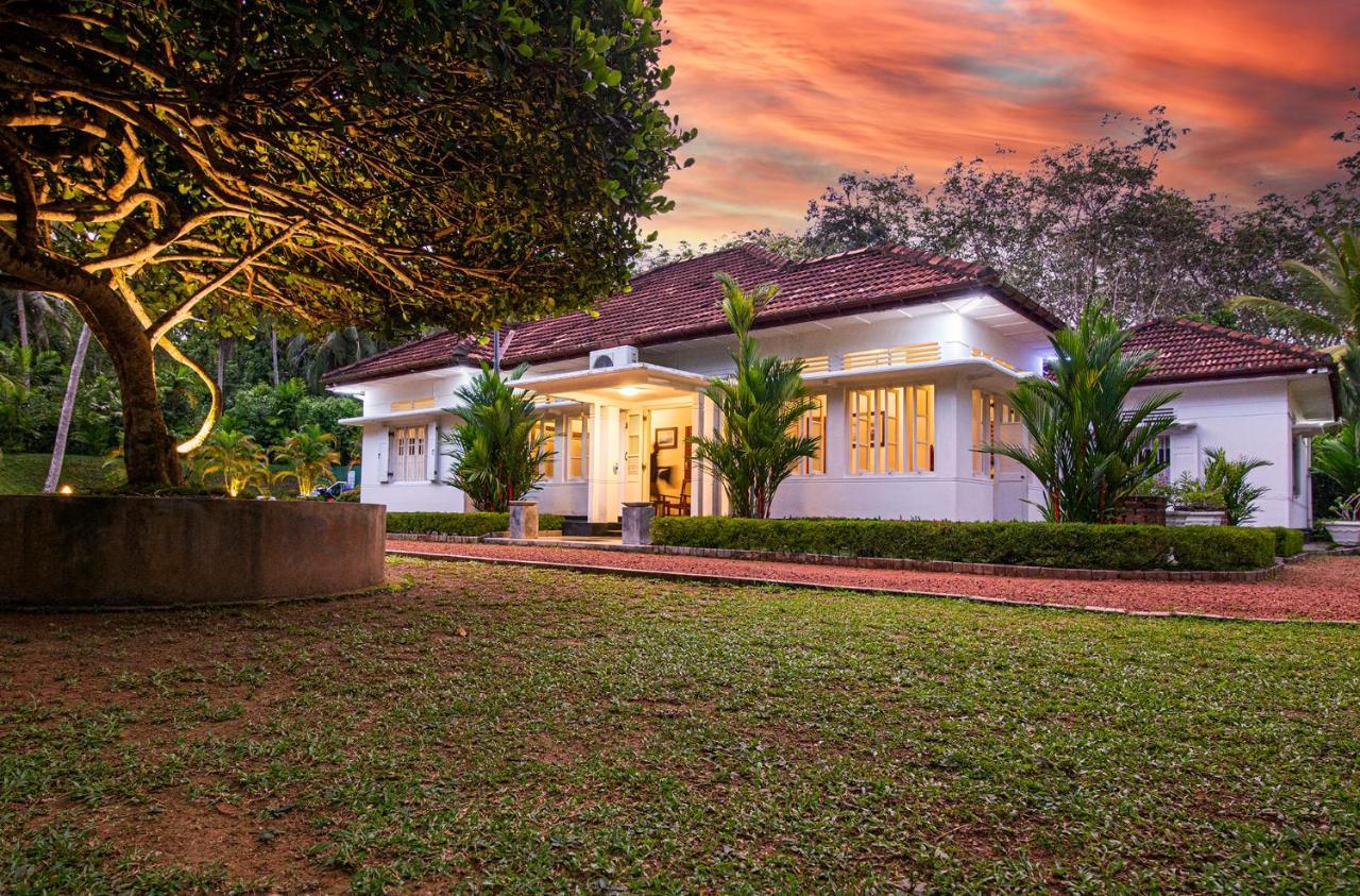 אינדורואה Village Headman'S Five Bedrooms Entire Bungalow מראה חיצוני תמונה