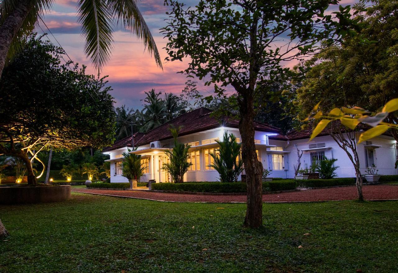 אינדורואה Village Headman'S Five Bedrooms Entire Bungalow מראה חיצוני תמונה