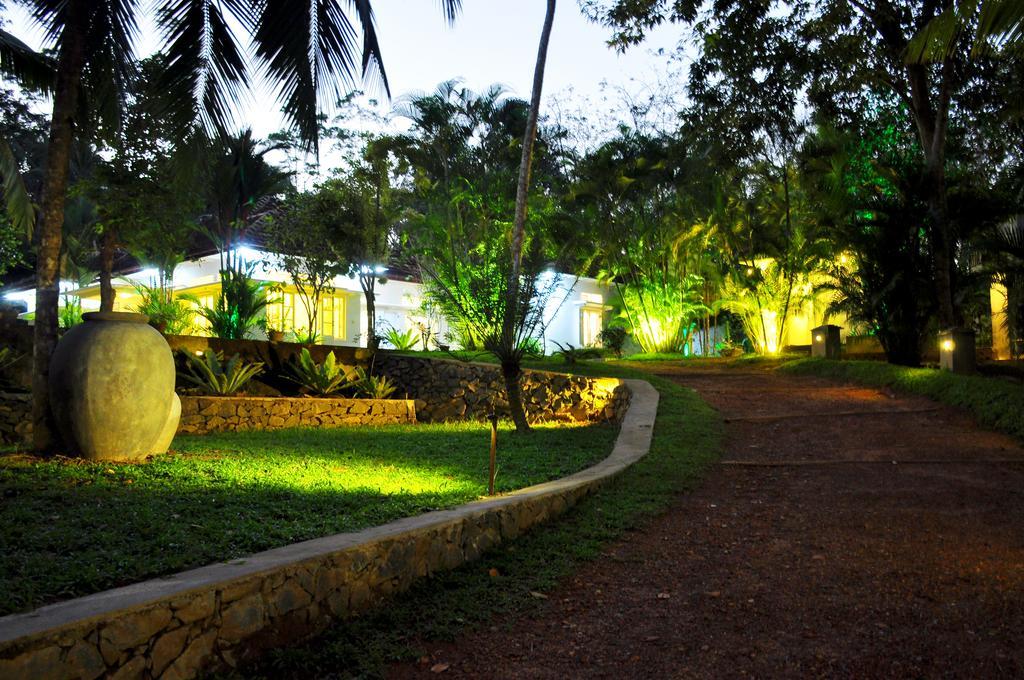 אינדורואה Village Headman'S Five Bedrooms Entire Bungalow מראה חיצוני תמונה