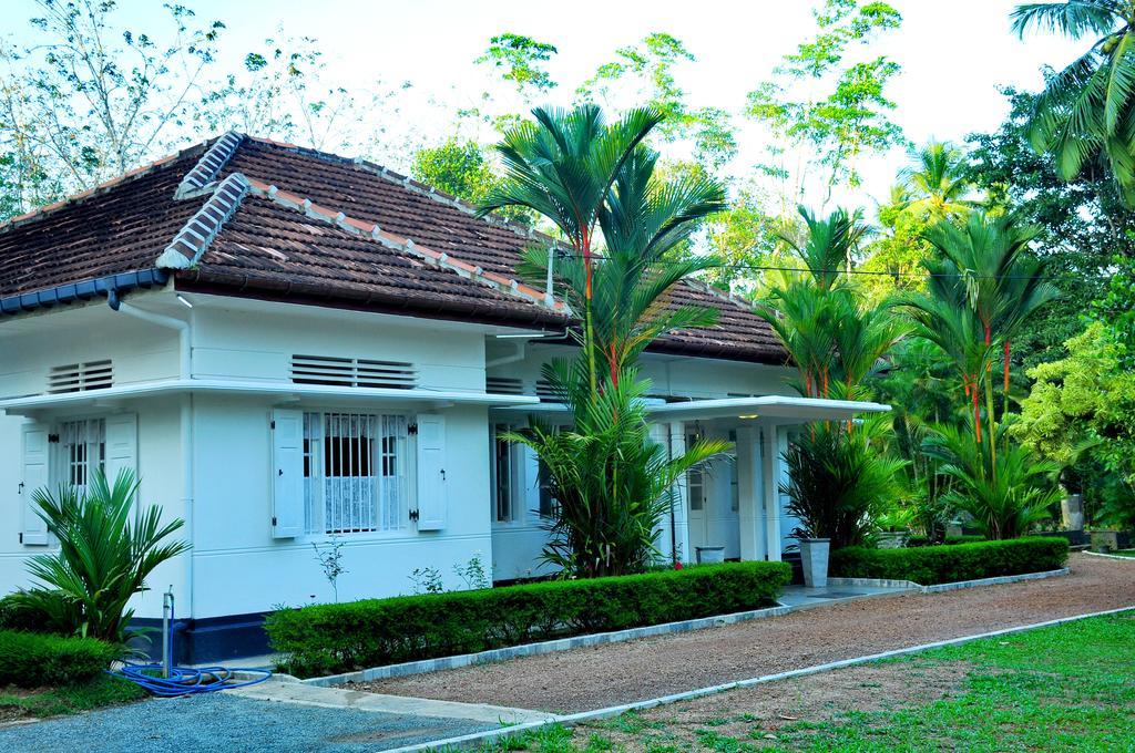 אינדורואה Village Headman'S Five Bedrooms Entire Bungalow מראה חיצוני תמונה