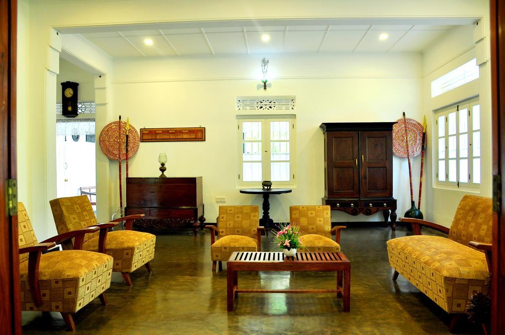 אינדורואה Village Headman'S Five Bedrooms Entire Bungalow מראה חיצוני תמונה