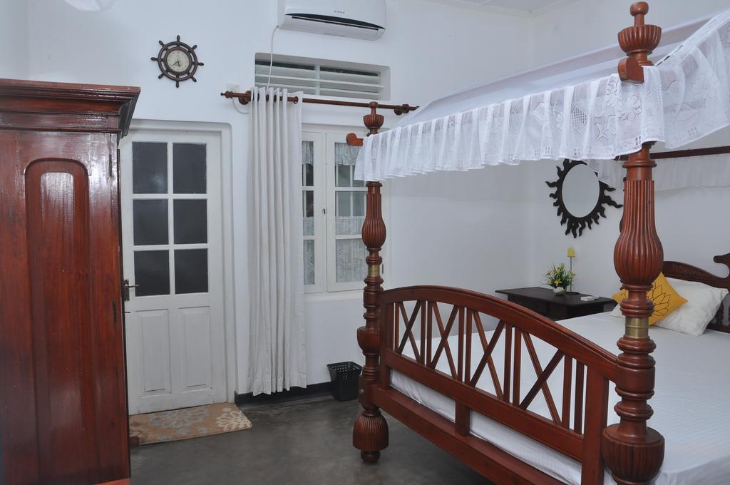 אינדורואה Village Headman'S Five Bedrooms Entire Bungalow מראה חיצוני תמונה