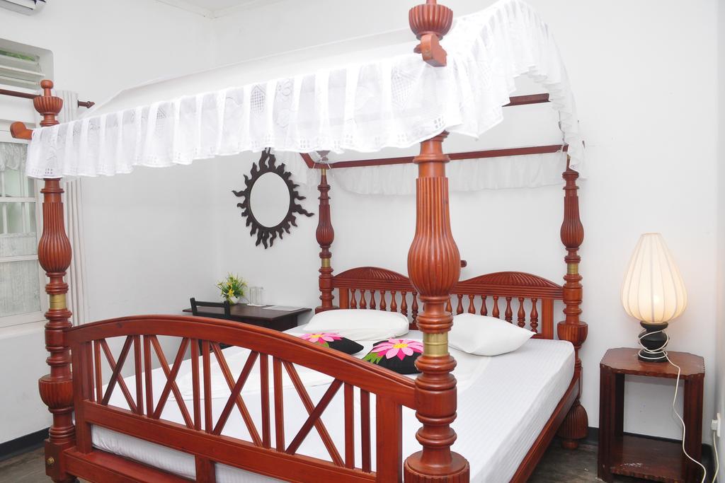 אינדורואה Village Headman'S Five Bedrooms Entire Bungalow מראה חיצוני תמונה
