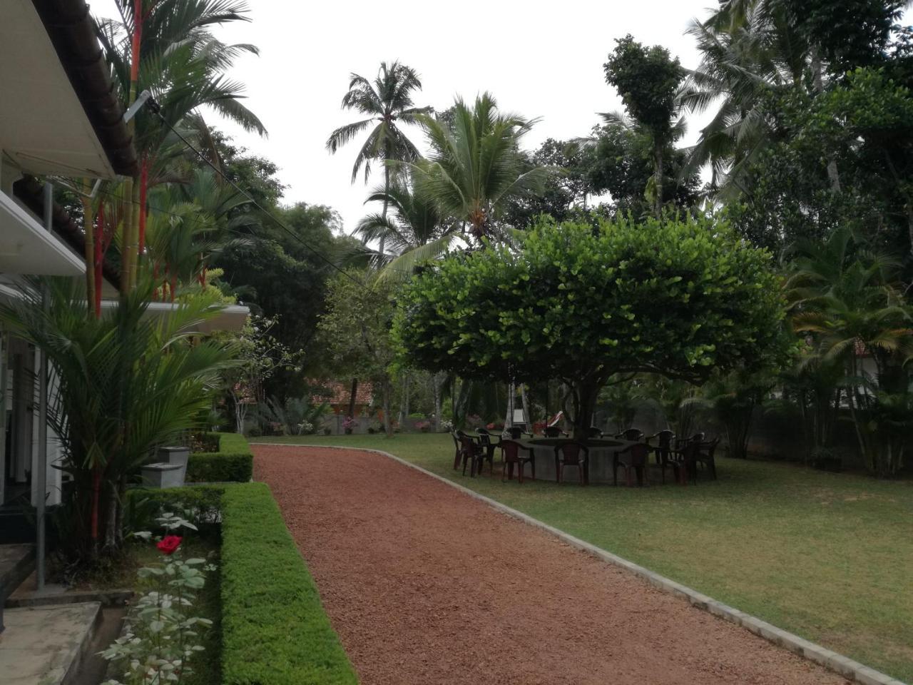 אינדורואה Village Headman'S Five Bedrooms Entire Bungalow מראה חיצוני תמונה